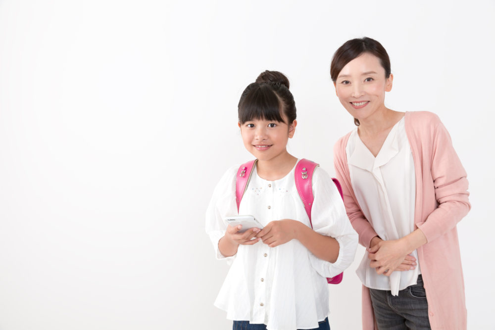 ドコモのキッズケータイを徹底解説！料金プランやGPSなどの機能は？